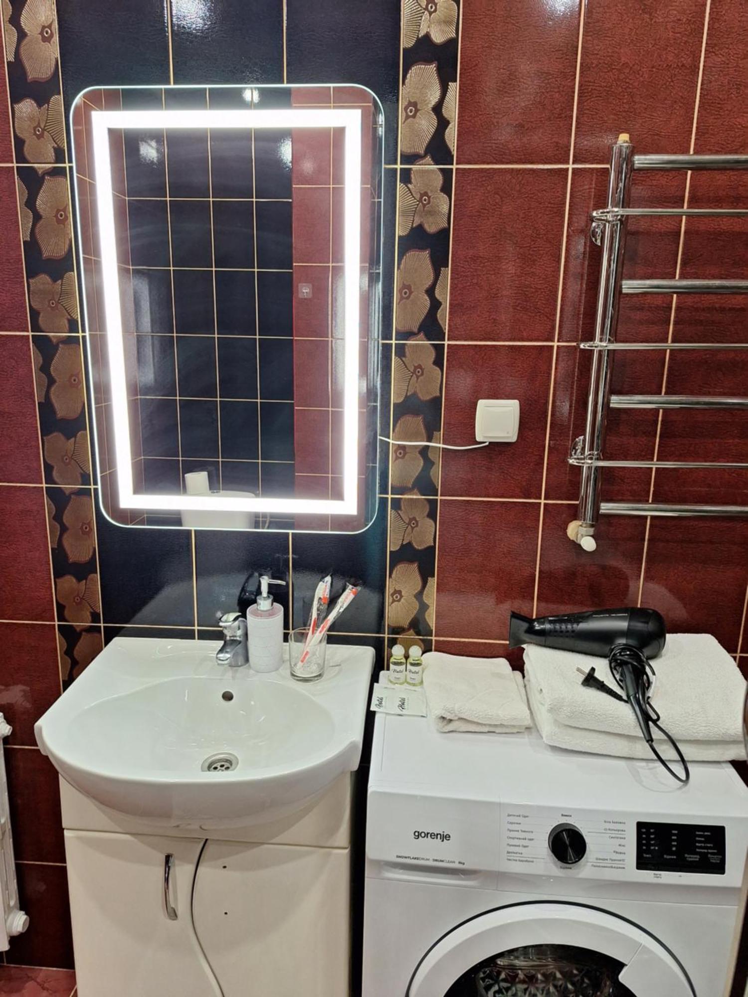 Однокімна Квартира Біля Каштанової Алеї У Центрі Полтави Мережа Alexapartments Документи Для Відряджень Безконтатне Заселення 24-7 Poltava Ngoại thất bức ảnh